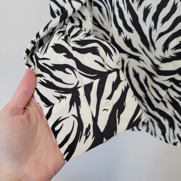 Halogen NWT Women's Small Black White Long Sleeve Shirt Feather Tiger Print Top - Picture 7 of 9